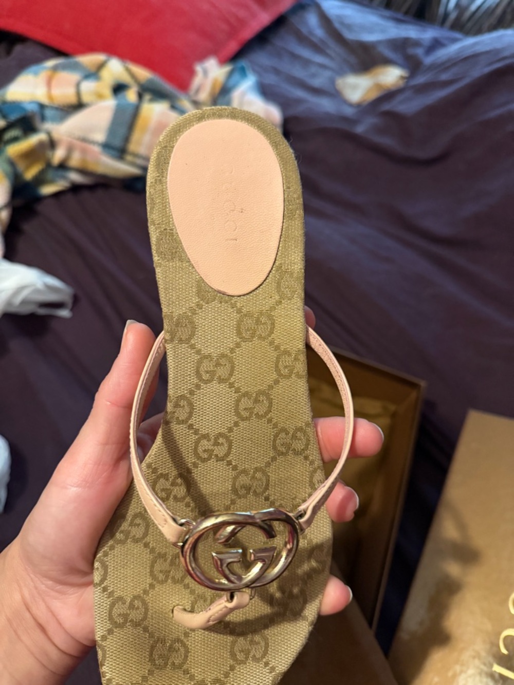 Gucci Beige Monogram Pink Logo T-Strap Sandal - Picture 2 of 5